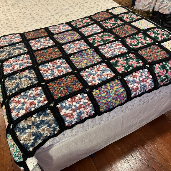 Vtg Handmade Crochet Granny Square Blanket Afghan Throw Black Multicolor 44x80" - Picture 3 of 6